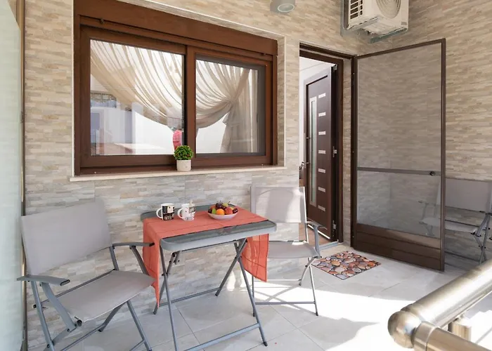 מלון דירות Stavroula's Paradise House 3*