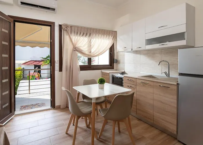 Stavroula's Paradise House מלון דירות סיקיה