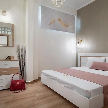 Stavroula's Paradise House Aparthotel 3*