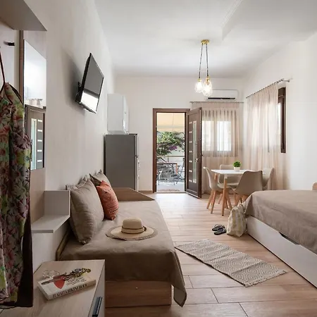 Stavroula's Paradise House Aparthotel