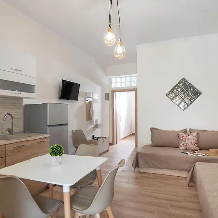 Stavroula's Paradise House Aparthotel