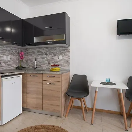 Stavroula's Paradise House Aparthotel